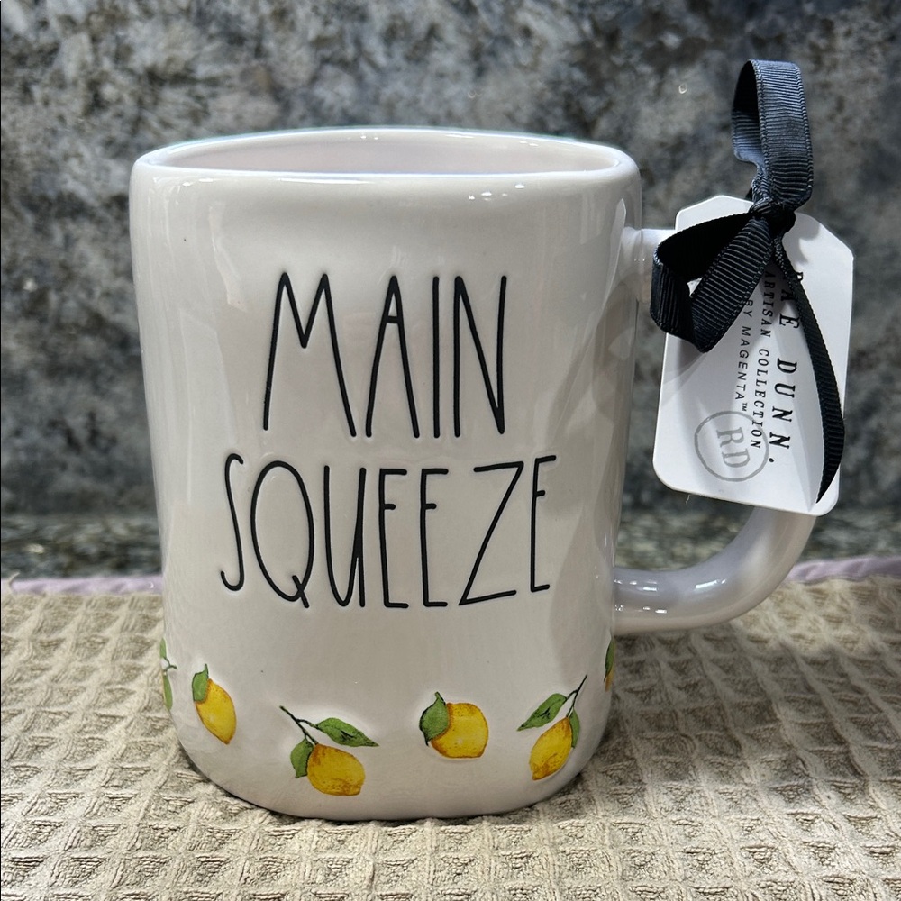 Rae Dunn “MAIN SQUEEZE” Lemon Mug – NWT – 16 oz